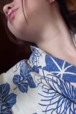 Karyawan baru asal Jepang sedang orgasme